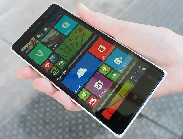 lumia_830_hand_official