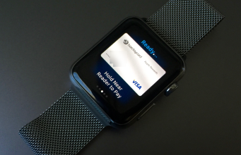 Návod – Jak změnit výchozí kartu pro Apple Pay na Apple Watch