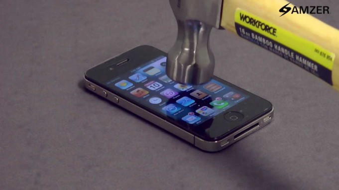 Hromadná destrukce 30 iPhonů