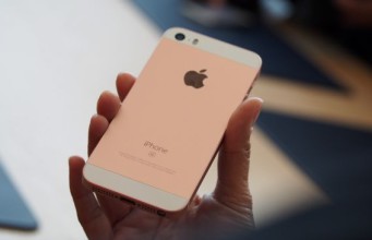 iPhone SE má problém s hovory přenášené přes Bluetooth