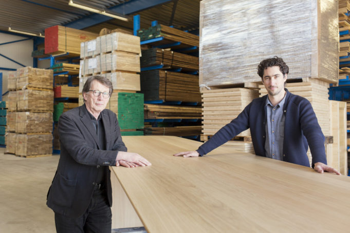 Do Apple Campus 2 dorazí jedinečné stoly s celkovou váhou 136 tun