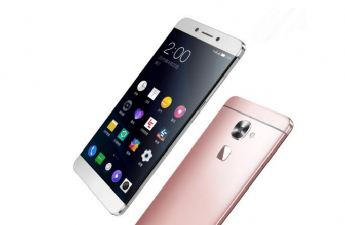 Na světě se objevil první telefon bez 3,5mm jacku – nejde ovšem o iPhone