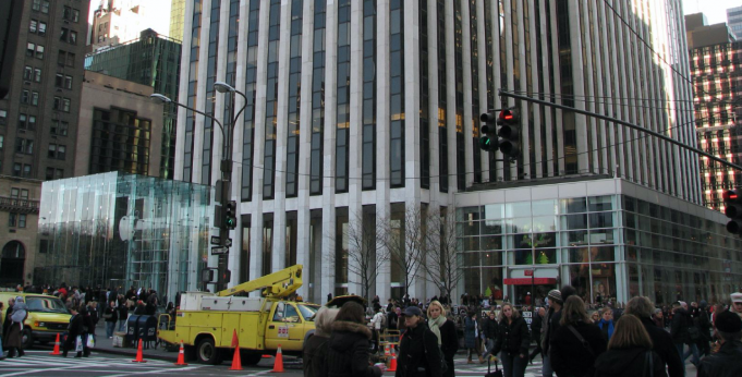 Apple přemýšlí o maloobchodní expanzi na Páté Avenue, nechce ale platit plnou cenu nájemného