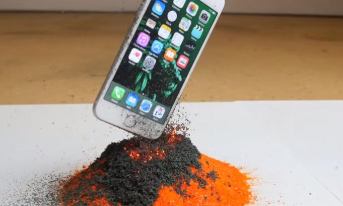 Zničení iPhonu 6s pomocí doma vyrobeného vulkánu