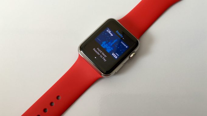 Počkejte s koupí Apple Watch – víme možné datum představení 2. generace
