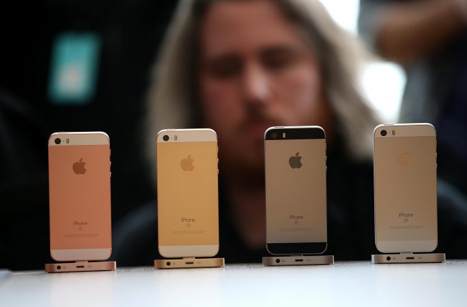 Apple údajně zpomaluje každé starší zařízení kvůli prodejům novinek
