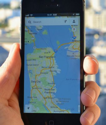Časové srovnání Apple Maps a Google Maps