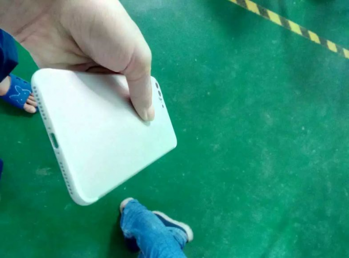 Únik fotografií iPhonu 7 přímo z továrny Foxconn