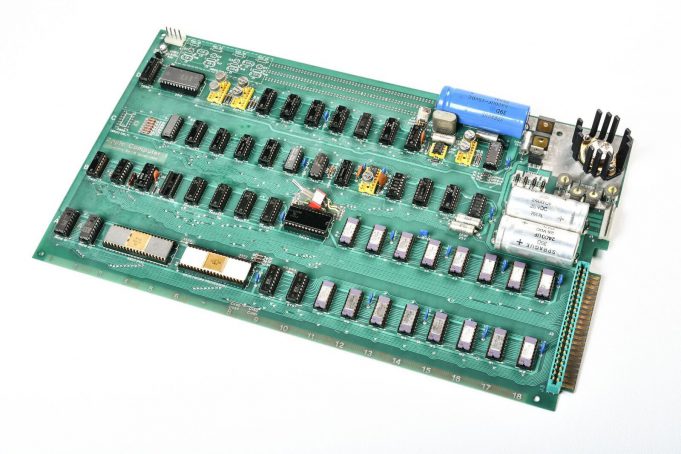 Aukce počítače Apple 1 „Celebration“ se vyšplhala na 815 tisíc dolarů