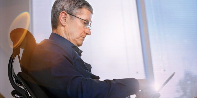 V rozhovoru Edie Cue a Tim Cook vysvětlují proč vypustili veřejnou betu iOS