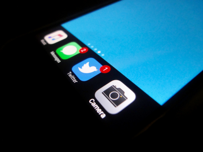 Jak mít tmavý dock a složky na iOS 10 bez jailbreaku