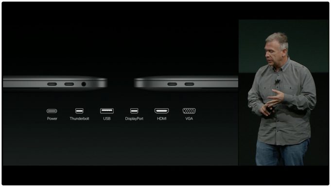 Phil Schiller vysvětluje, proč MacBook Pro nemá slot pro SD kartu, ale má 3,5 mm jack
