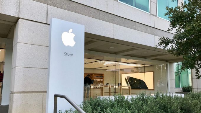 Co si můžete zakoupit ve speciálním Campus Storu v Cupertinu?