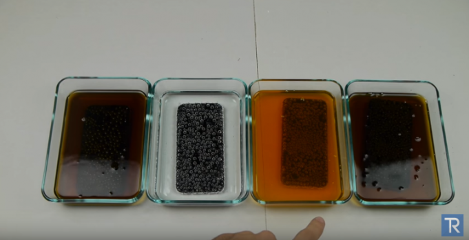 Přežije iPhone 7 v Coca-Cole, Spritu, Fantě a Pepsi?