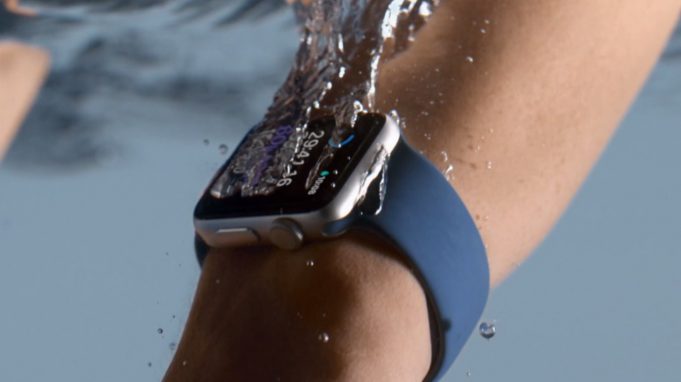 Apple by chtěl vylepšit funkci plavání na Apple Watch
