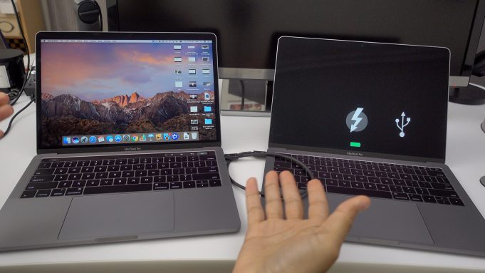 Podívejte se, jak rychle přenést data mezi dvěma MacBooky Pro