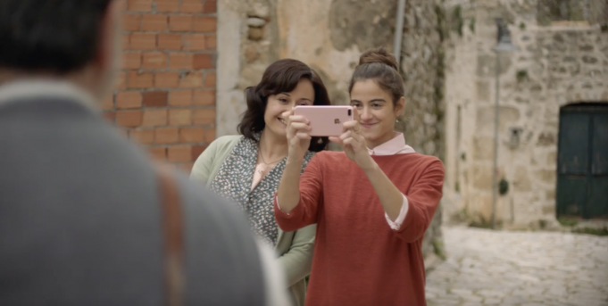 Apple vydal novou reklamu „Take Mine“ o iPhonu 7 Plus!