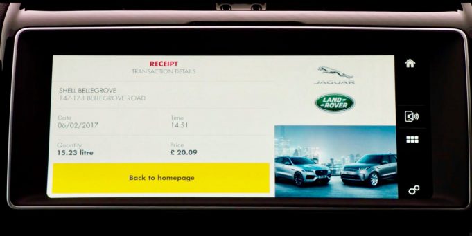 Partnerství Jaguaru a Shell umožňuje placení paliva uvnitř auta díky Apple Pay