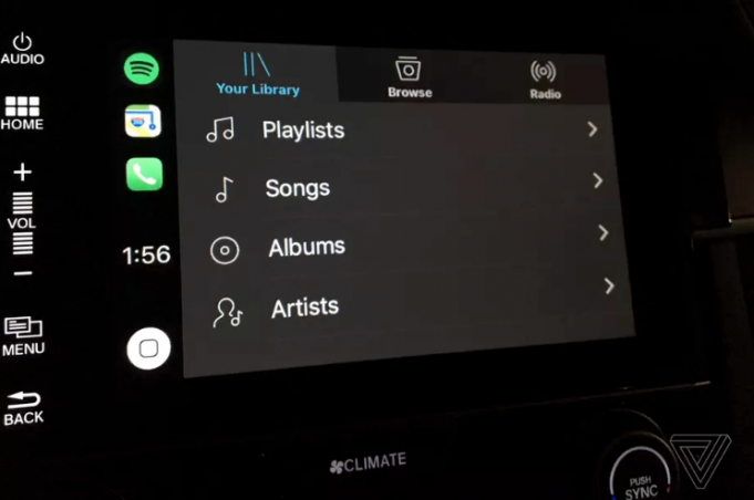 Apple upravuje v CarPlay nejotravnější věc s iOS Beta 10.3