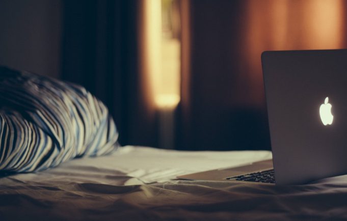 Podívejte se na funkci Night Shift na Macu, která bude šetřit vaše oči