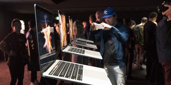 Apple začal prodávat repasované MacBooky Pro bez Touch Baru