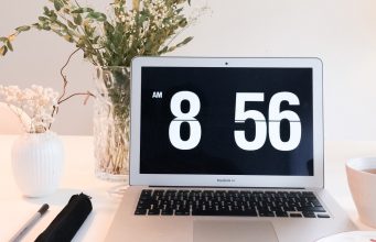 Minimalistické spořiče obrazovky, díky kterým budete znát čas