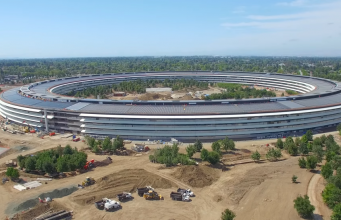 Dělníci z Apple Parku spokojeně sdílejí fotografie stavby na Snapchatu