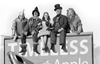 Jak by působily Apple produkty v černobílých filmech?