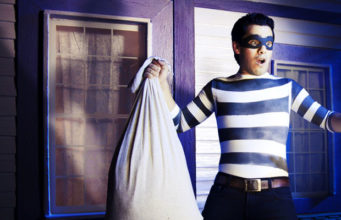 Po krádeži v Apple Store v Kalifornii byli chyceni a zadrženi tři podezřelí