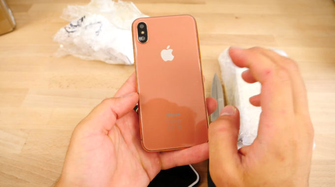 Podívejte se ve videu na novou barvu Blush Gold pro iPhone 8!