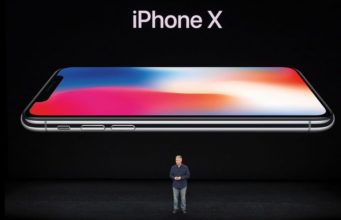 Zvládne Apple pokrýt vánoční poptávku iPhonu X?