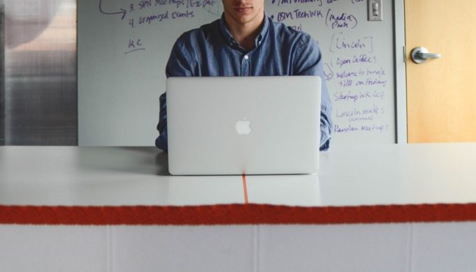 Až 4,2% počítačů Mac pracuje s nebezpečným firmwarem