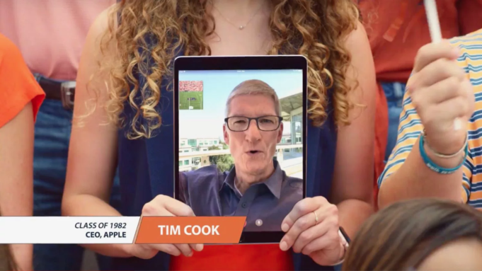 Tim Cook je v reklamě na univerzitu Auburn