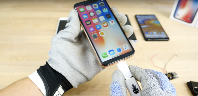 Nejúčinnější cesta, jak zlikvidovat iPhone?