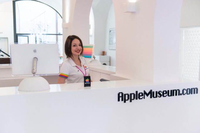 Chceš práci? Apple Museum v Praze hledá možná Tebe!