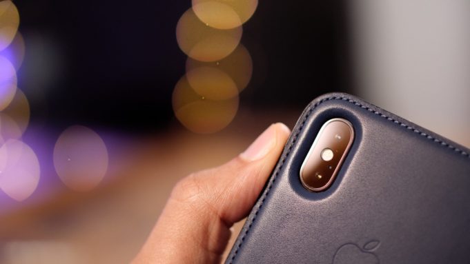 Apple začal prodávat nový Smart Case pro iPhone X!