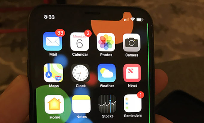 iPhone X má chybu se zelenou čárou na displeji!