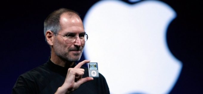 Tim Cook vs. Steve Jobs, kdo byl pro Apple prospěšnější?