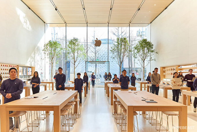 Angela Ahrendts otevřela Apple Store v Jižní Koreji