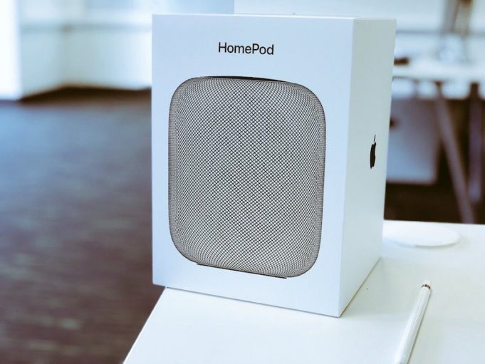 V Apple Store ve Spojených státech, Spojeném království a Austrálii je HomePod již k dispozici