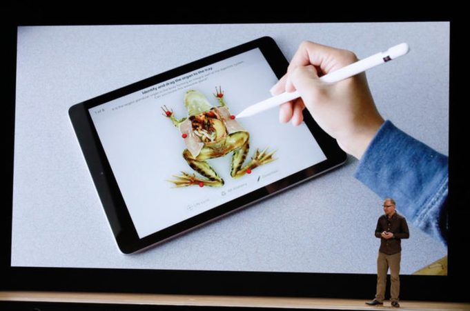 Koupí iPadu zachráníte žábu. Apple představil novou ARKit aplikaci