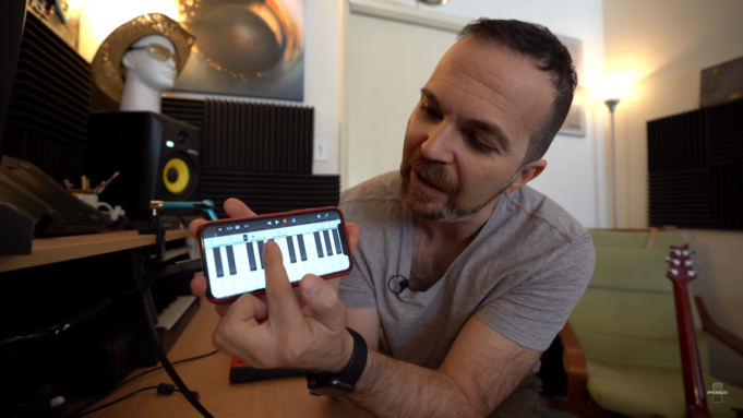 Youtuber ukázal, jak funguje nové sledování obličeje v aplikaci GarageBand na iPhonu X