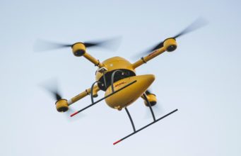 Zákaz přeletu dronů nad Apple Parkem společnost bere vážně