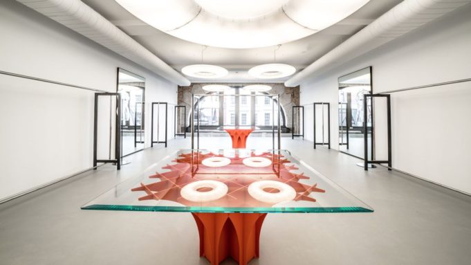 Jony Ive oslavuje život módního návrháře Azzedinea Alaïa