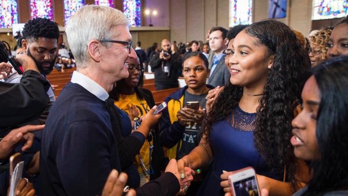 Tim Cook se zúčasnil konference v Alabamě
