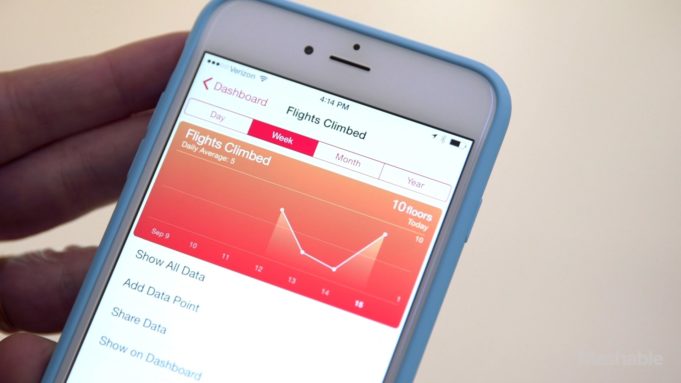 Příjem cukrů a jiných látek změří senzor uvnitř úst propojený s telefonem