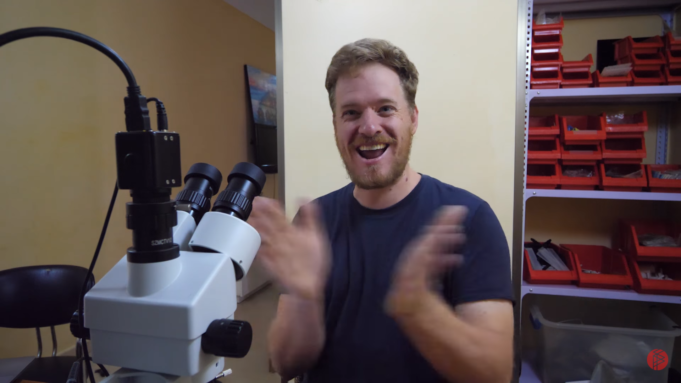 Video – nadšenec si sám upgradoval úložiště iPhonu z 16GB na 128GB