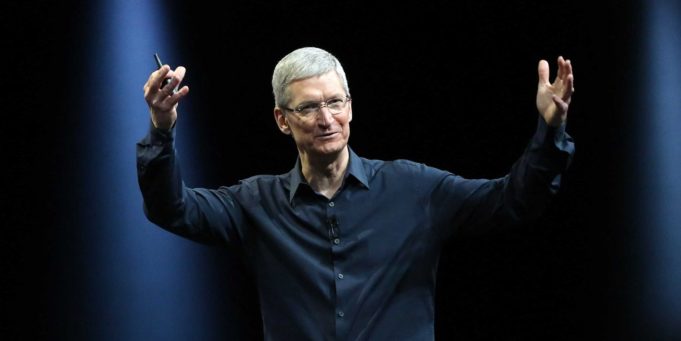 Tim Cook daroval 5 milionů dolarů z akcí na charitu