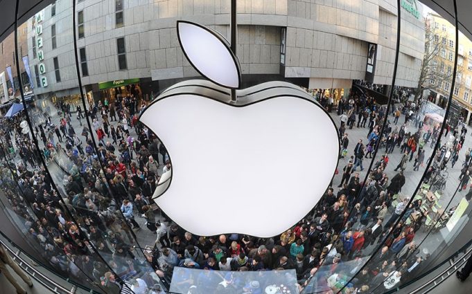 Apple klesl na 4. místo v žebříčku Fortune 500, může za to Exxon Mobil