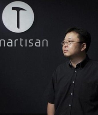 Luo Yonghao se snaží upozornit na svoji firmu vyrábějící telefony pomocí Apple